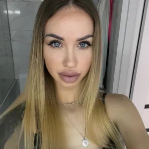Elya Bunny Tease 🐰🤍
