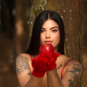 Emy roses.
