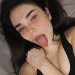 𝗉𝖾𝖺𝖼𝗁𝖾𝗌.