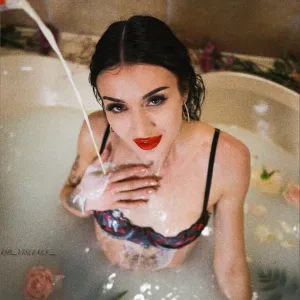 𝐏 𝐇 𝐎 𝐄 𝐍 𝐈 𝐗