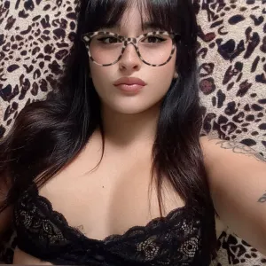 Emi 🫦