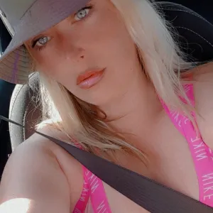 Nina 🍒 Kitana 🥷