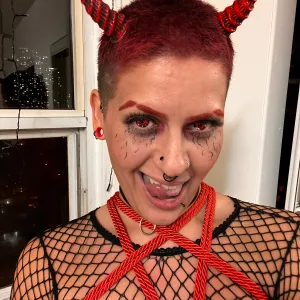🖤 Alek |32| Trans Enby | Alt | Queer 🖤