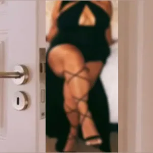 𝐀𝐮𝐧𝐭𝐢𝐞 𝐃𝐨𝐨𝐠𝐢𝐞