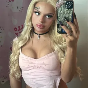 Roxxi 🖤