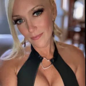 BellaPlaysAfterDark