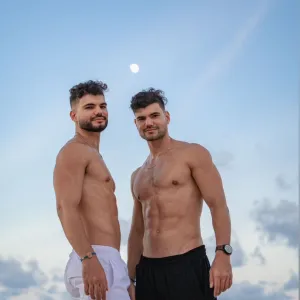Castillo Twins