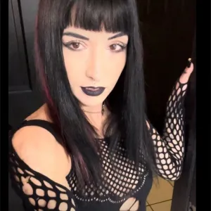 Mistress Mantis | Goth Mommy
