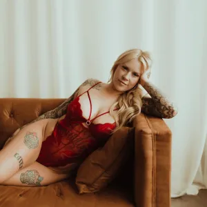 BustyBlonde