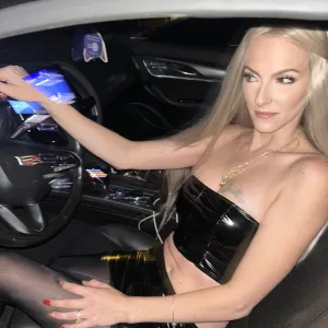 Amputee danielle