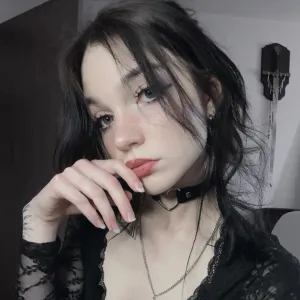 𝑬𝒔𝒕𝒉𝒆𝒓 𝑫𝒐𝒍𝒍 ♡
