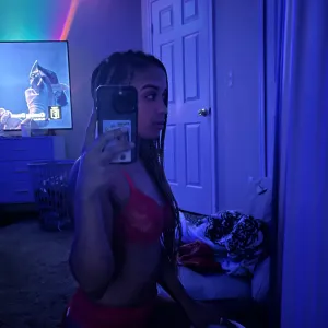 Halla Simone😇