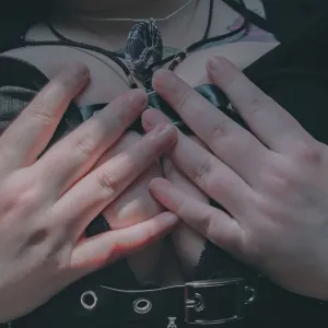 Obsidian Raven Rose