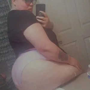 BigTiddyGothGF🖤💚