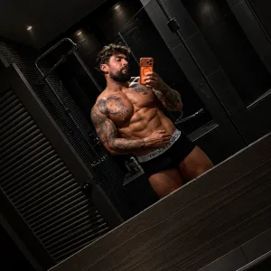 𝐌𝐮𝐬𝐜𝐥𝐞 𝐡𝐮𝐧𝐤🙈