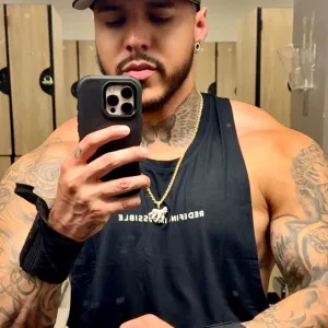 Papijohnny👅