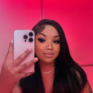 VELVET👩🏽‍❤️‍💋‍👩🏽