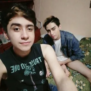 ADRIEL (PAREJA GAY)
