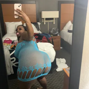 FATTT ASS WETTT PUSSSSY 💦😋