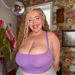 Gwen Adora 🍒 FREE