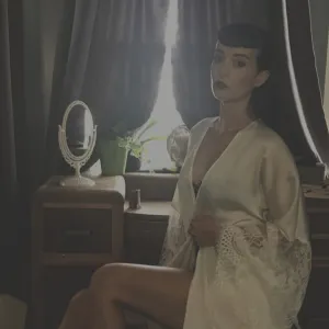 Lorna Dewdropper 𓆏