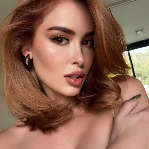⭐️ Elena Kamperi