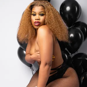 Xoli M