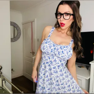 Lucy Alexandra  🇬🇧