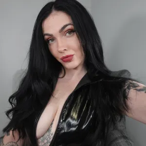 Your Gothic Girl Next Door 🥵🤘🏻
