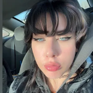𝘝𝘪𝘷𝘪𝘢𝘯 𝘥𝘦𝘷𝘪𝘯𝘦 𝘨𝘰𝘥𝘥𝘦𝘴𝘴🥀🖤