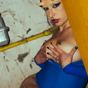 Miss Moira🩸PIERCED PUSSY🔒