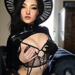 Hannah Von Rose