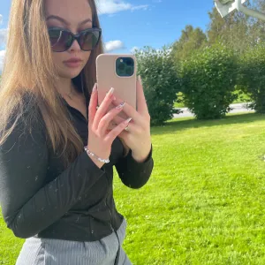 <33