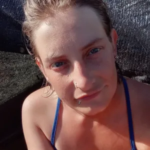 Hippie-vanlife-chick👽