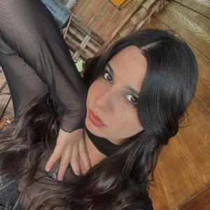 Nicole Linda