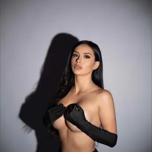 Anissa 🖤 (YOUR FAVORITE NAUGHTY GAMER 🎮)