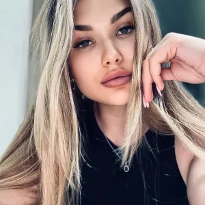 Elena 🎀