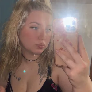 blondeebabe00
