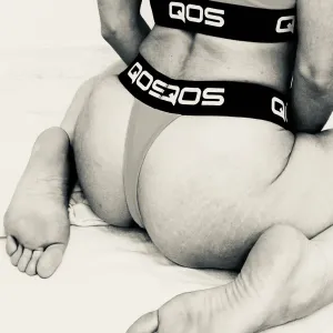 Tiny hotwife