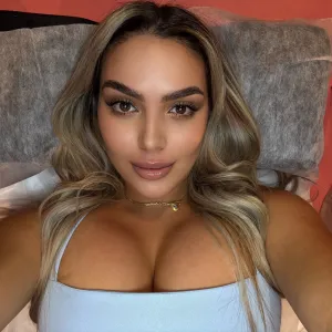 AraQueenBae