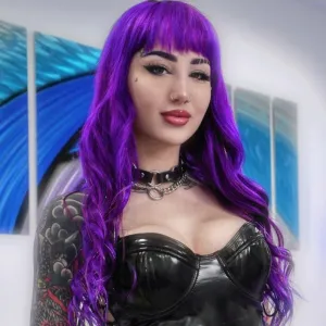 VALERiCA STEELE