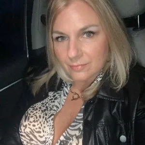 Naughty Hotwife
