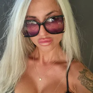ella.B