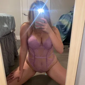 Curvy College Babe