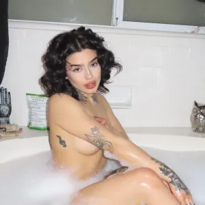 leslie valor