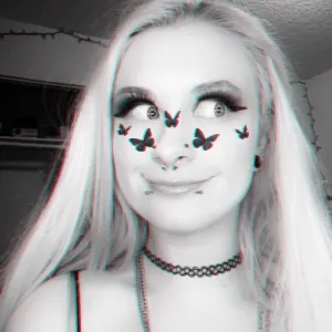 Shortgothbabe