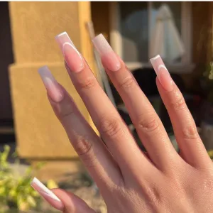 𝐕𝐚𝐥𝐞𝐫𝐢𝐞 🍇🍾