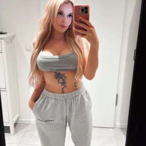 Feliz Nicole