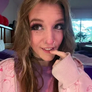 Pinkypeach (ﾉ◕ヮ◕)ﾉ*:･ﾟ✧