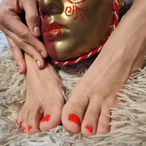 OnlyTheBlondy feet